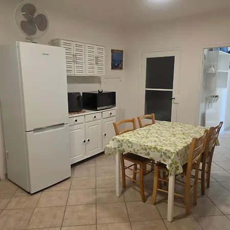Le Soléna Climatisé Au Rez-de-chaussée Dans Le Vieux Apartamento